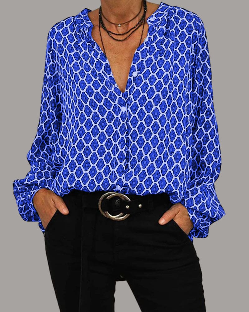 Casual business blouse for women, ideal for summer days and professional yet relaxed settings.






