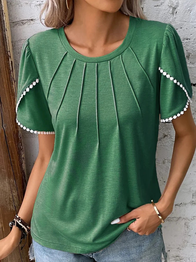 A casual and comfy women's blouse, lightweight and versatile, ideal for summer days and everyday wear.






