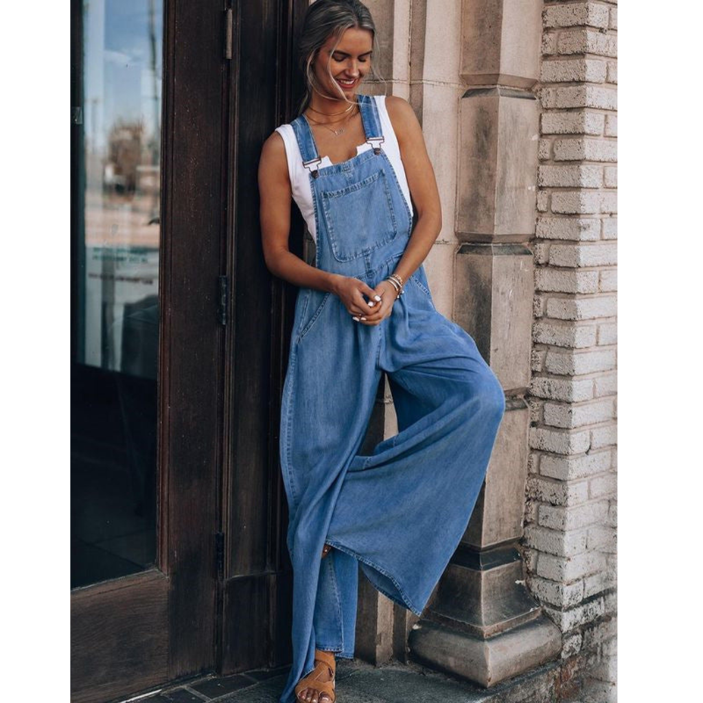 Casual denim jumpsuit for women with a relaxed fit, functional pockets, and breathable fabric, ideal for summer days.






