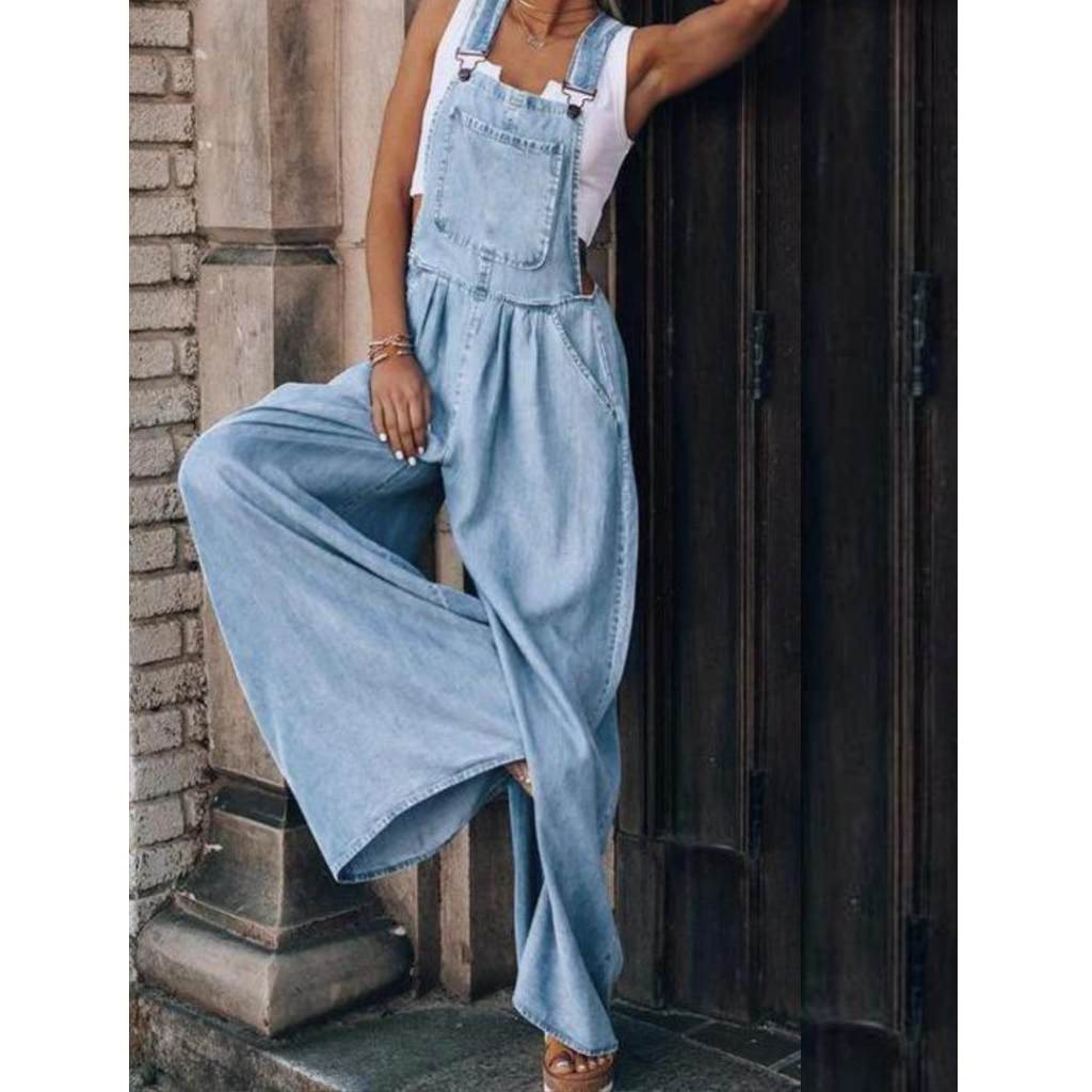 Casual denim jumpsuit for women with a relaxed fit, functional pockets, and breathable fabric, ideal for summer days.






