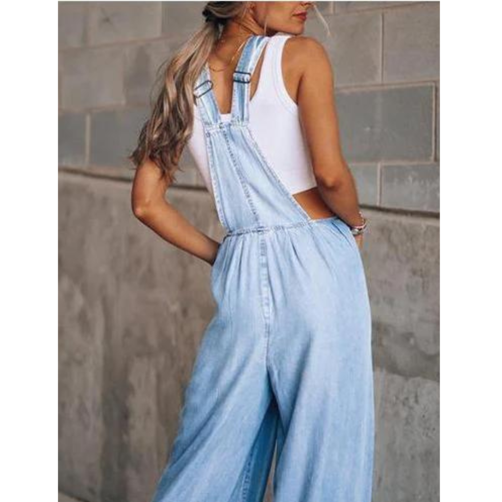 Casual denim jumpsuit for women with a relaxed fit, functional pockets, and breathable fabric, ideal for summer days.






