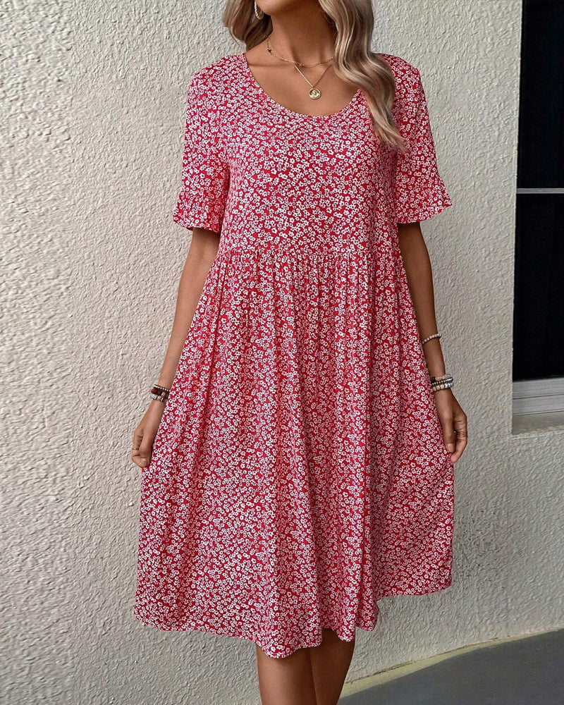  A stylish and comfortable floral summer dress, perfect for warm days, offering a flattering fit and effortless casual style.






