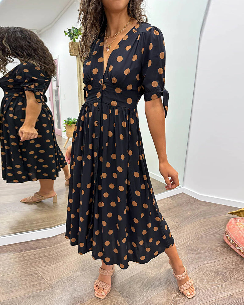  A casual flowy midi dress with a relaxed fit, perfect for warm summer days and versatile styling.






