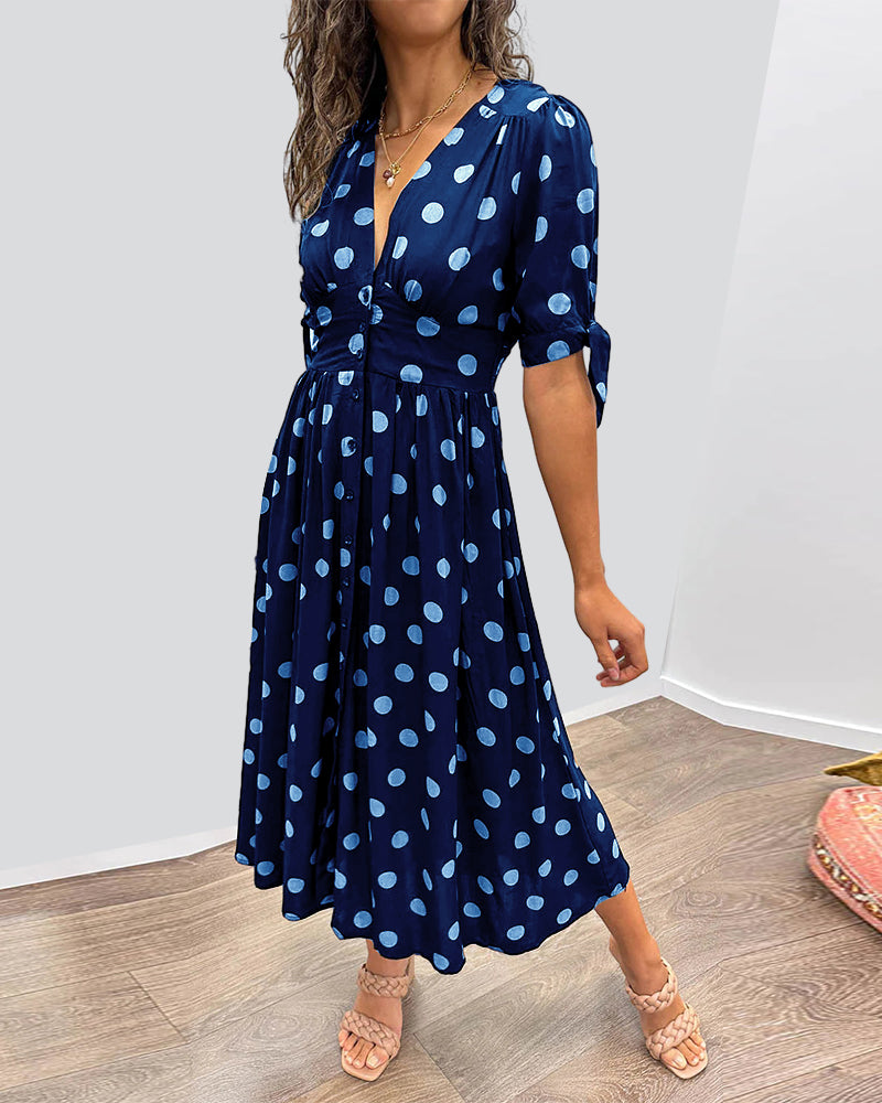  A casual flowy midi dress with a relaxed fit, perfect for warm summer days and versatile styling.






