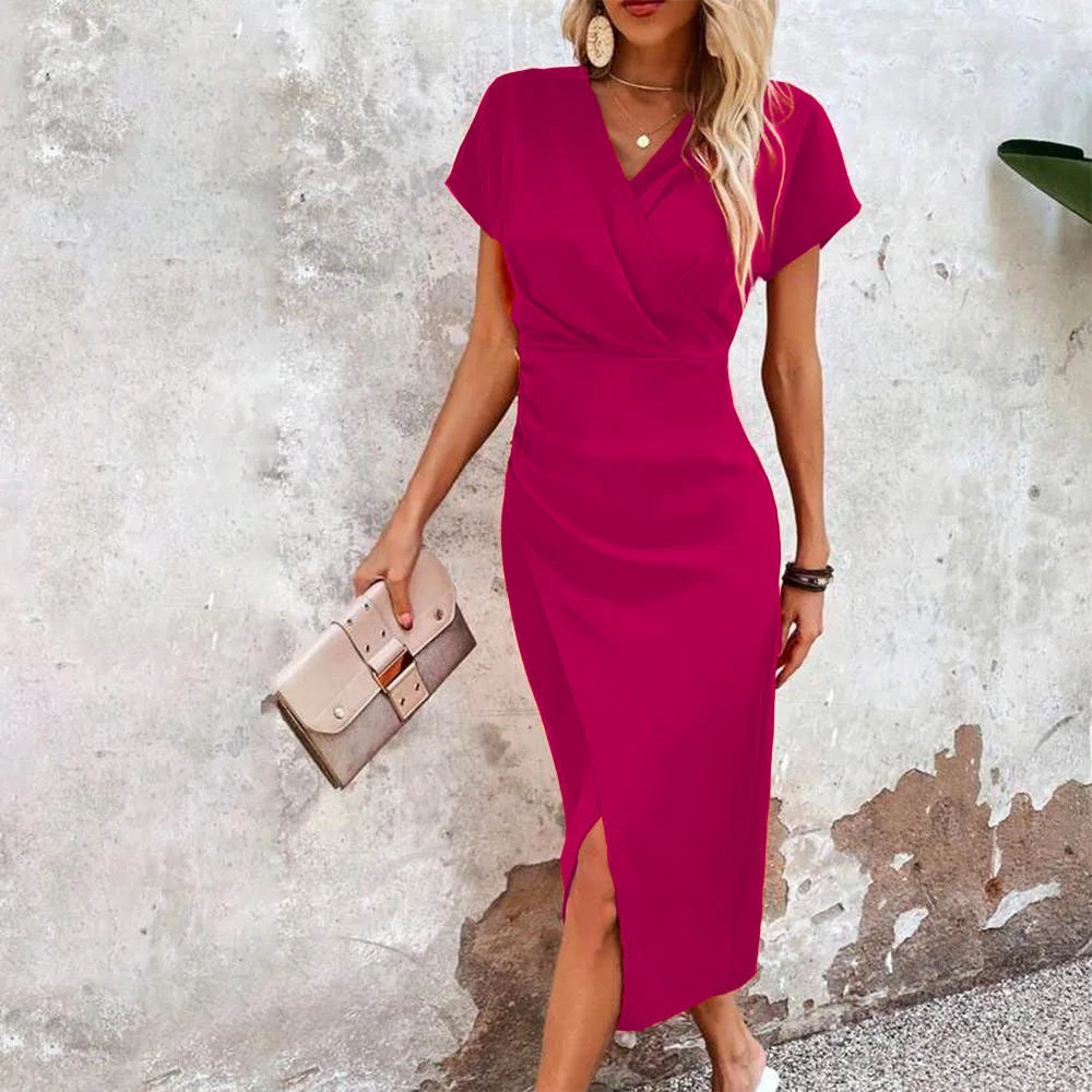 
Casual midi cocktail dress with a flattering silhouette, perfect for casual and refined occasions, ideal for warm days.
