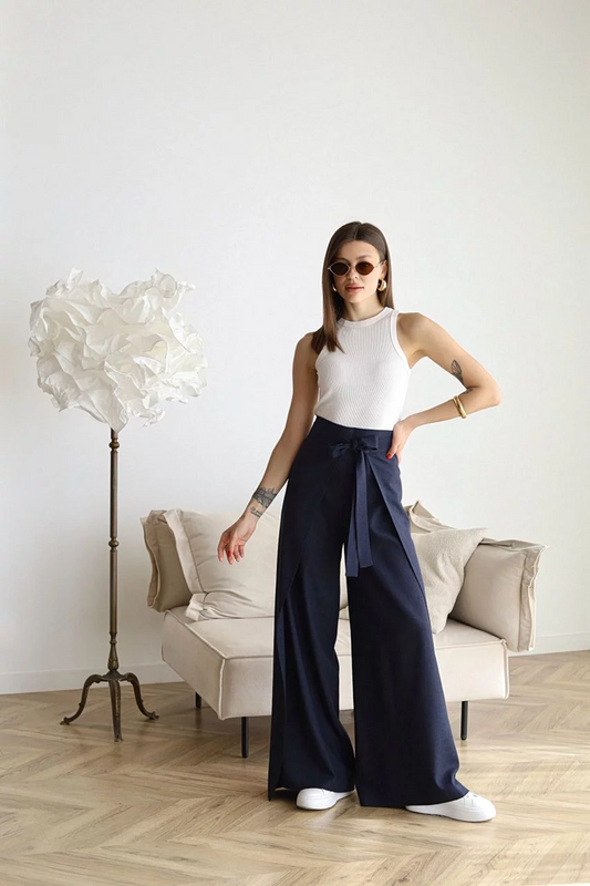 Chic wide leg pants for women, designed for comfort and style during summer days.






