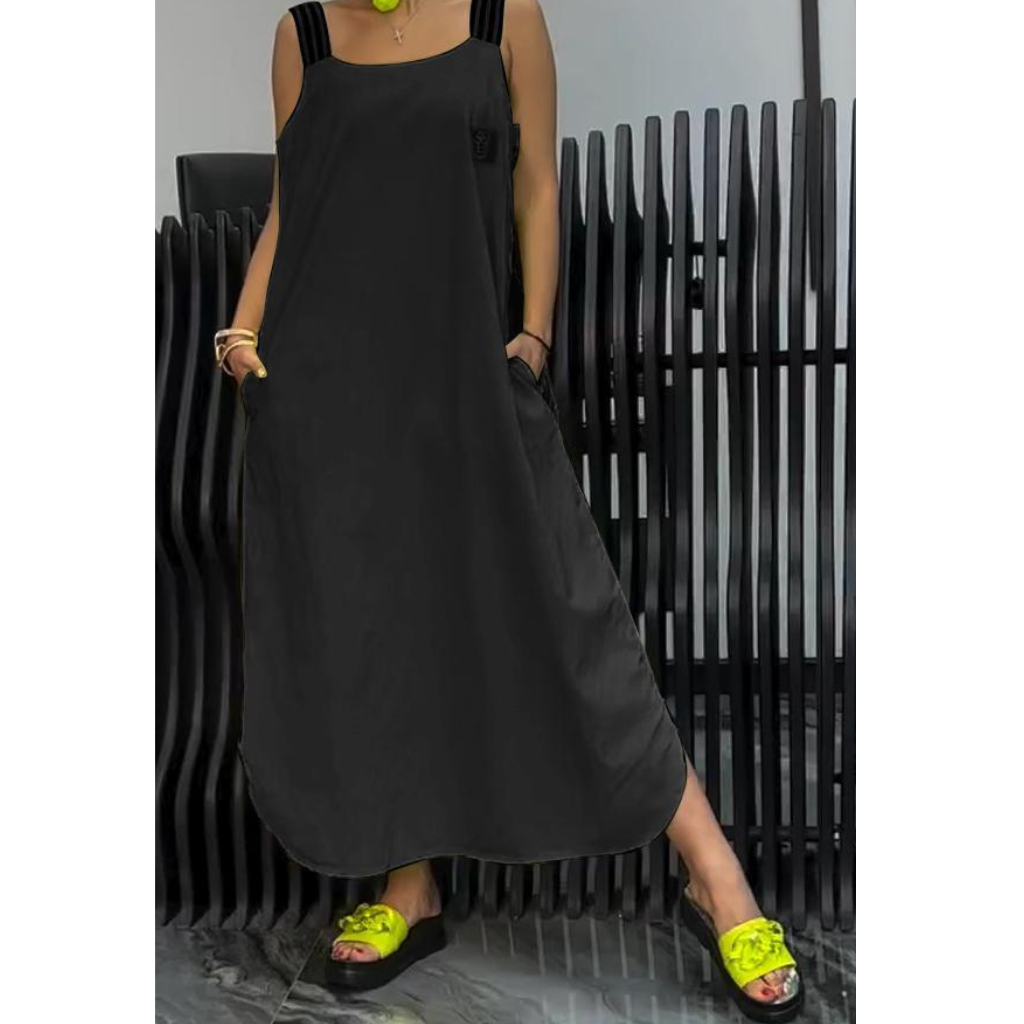 Comfortable ladies maxi dress perfect for summer, featuring a flowy design and lightweight fabric ideal for warm days.