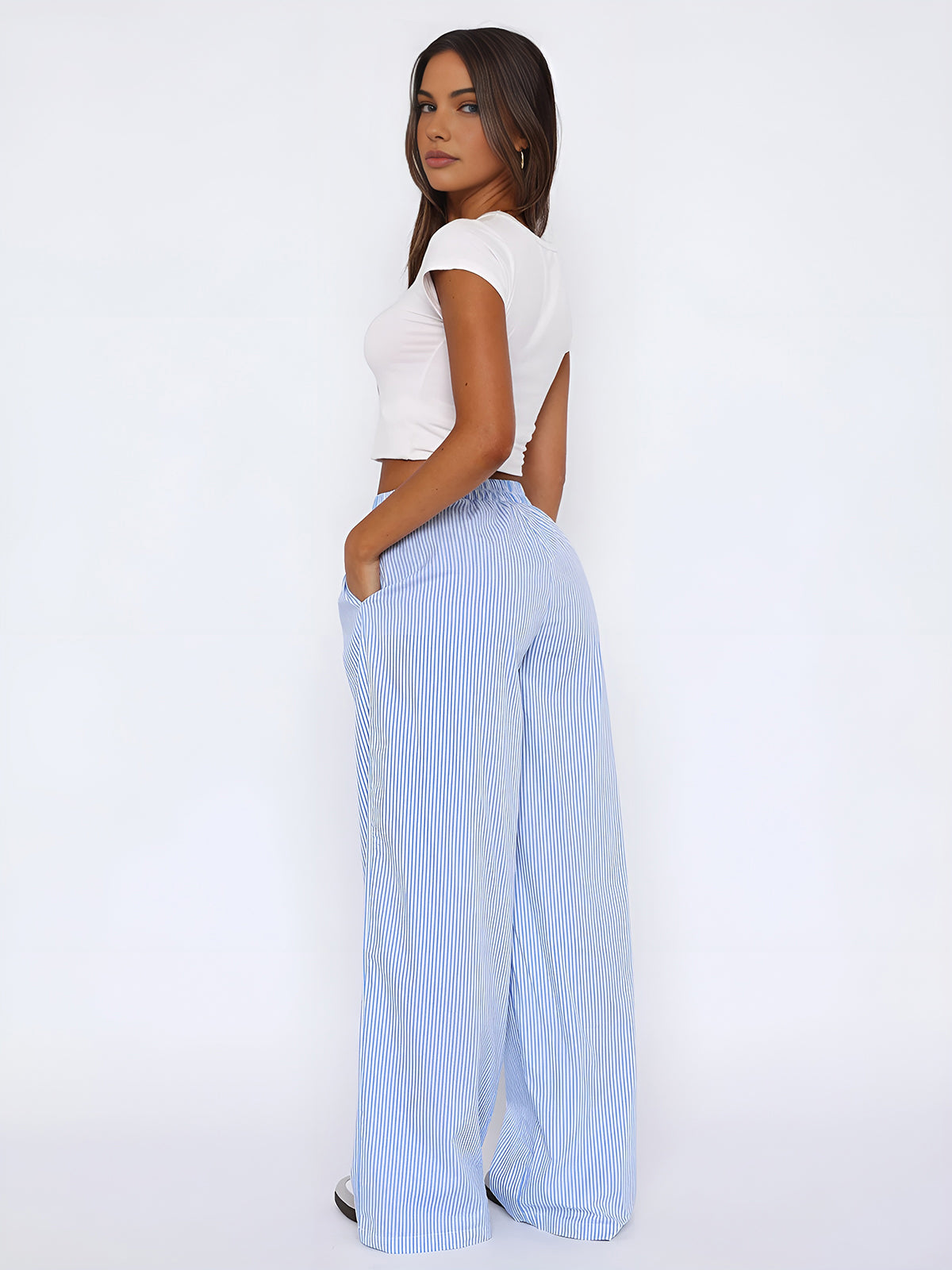 Comfortable lounge pants for women, featuring a relaxed fit and breathable fabric, ideal for casual summer days.