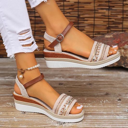 Cozy summer sandals for women, perfect for stylish and comfortable warm-weather adventures.