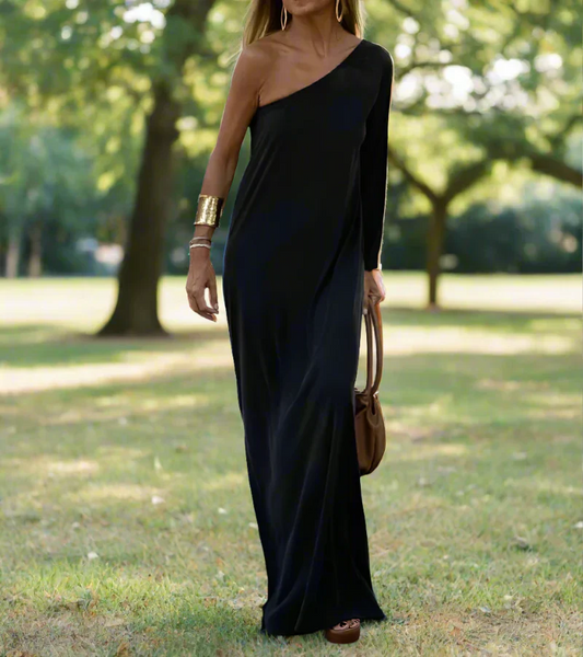 Elegant cocktail maxi dress, ideal for summer evenings and formal gatherings






