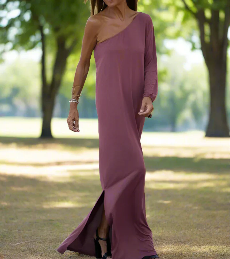 Elegant cocktail maxi dress, ideal for summer evenings and formal gatherings






