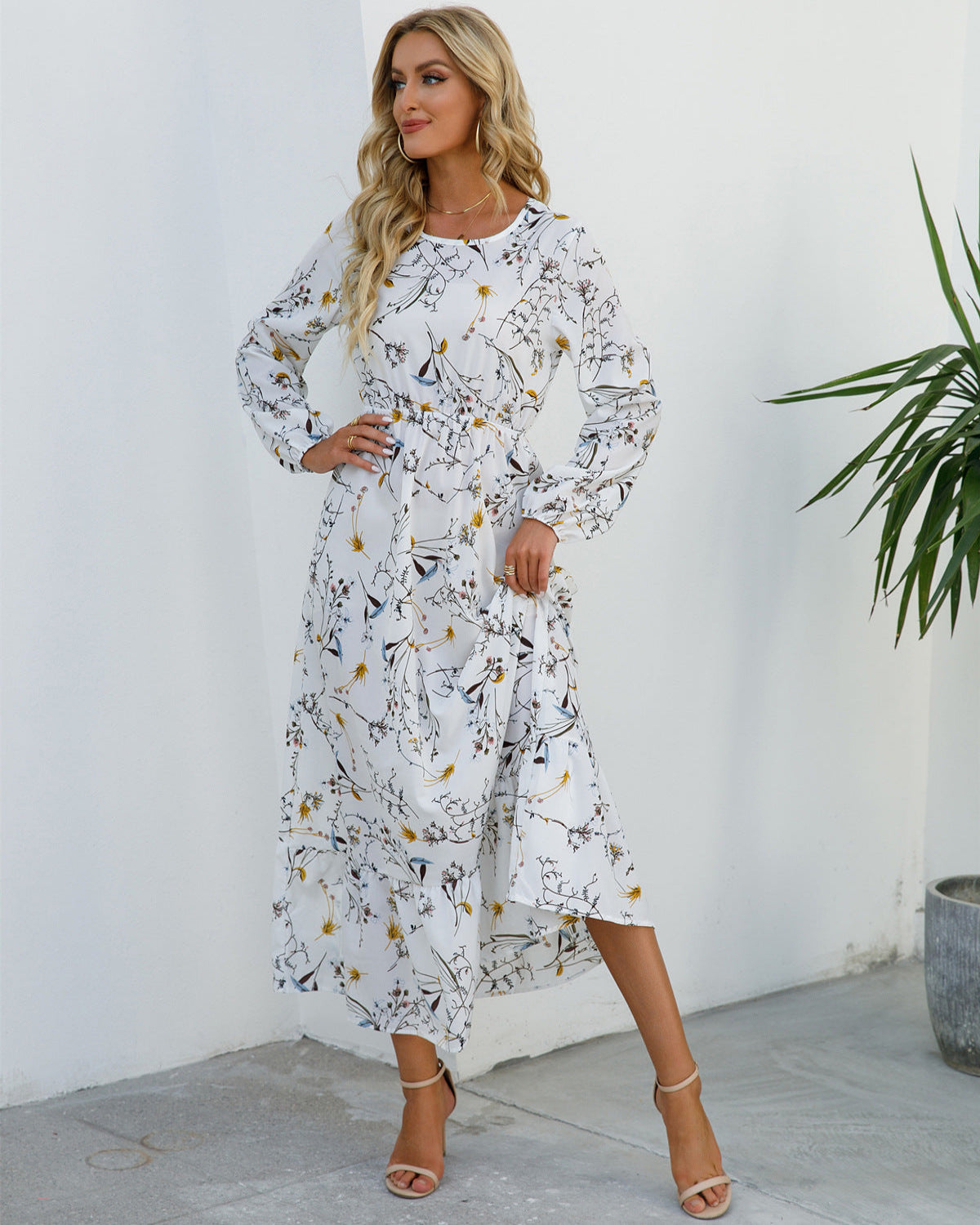 Elegant floral maxi dress with a flattering silhouette and delicate floral pattern, perfect for warm summer days and versatile styling.






