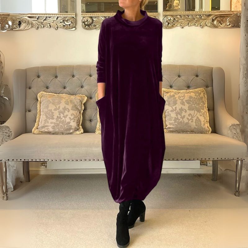 Elegant long dress with long sleeves, featuring a flowing silhouette and breathable fabric, perfect for summer days and versatile occasions.






