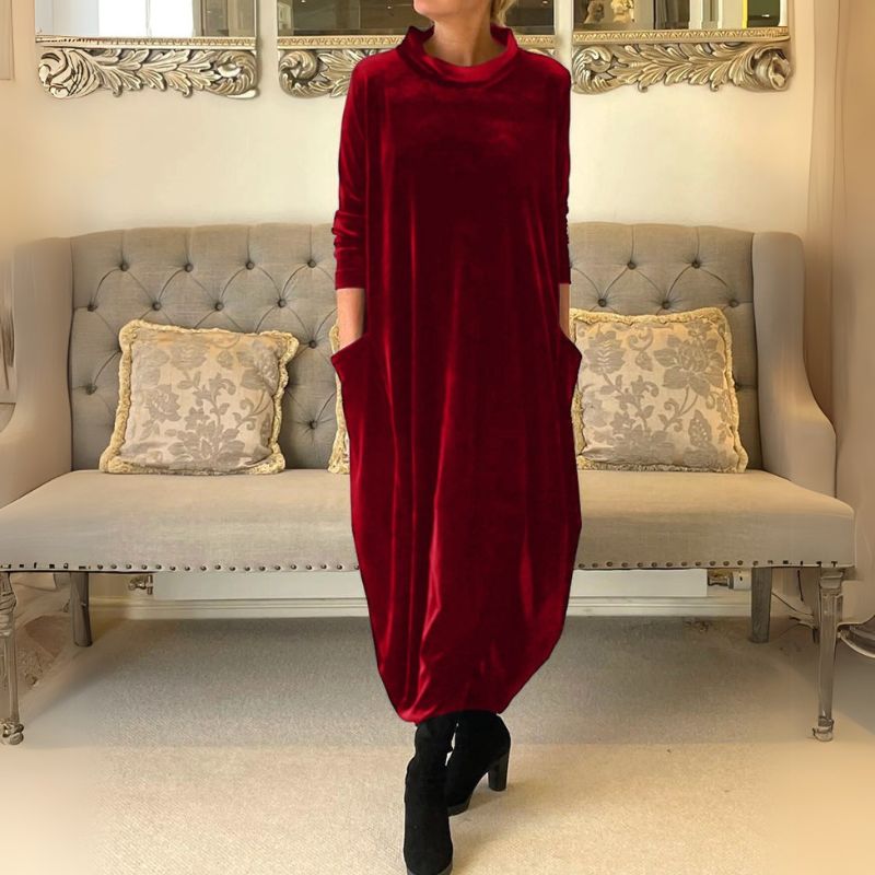 Elegant long dress with long sleeves, featuring a flowing silhouette and breathable fabric, perfect for summer days and versatile occasions.






