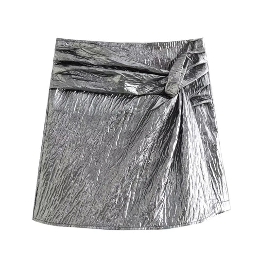 Trendy and flattering women's mini skirt designed for summer days.






