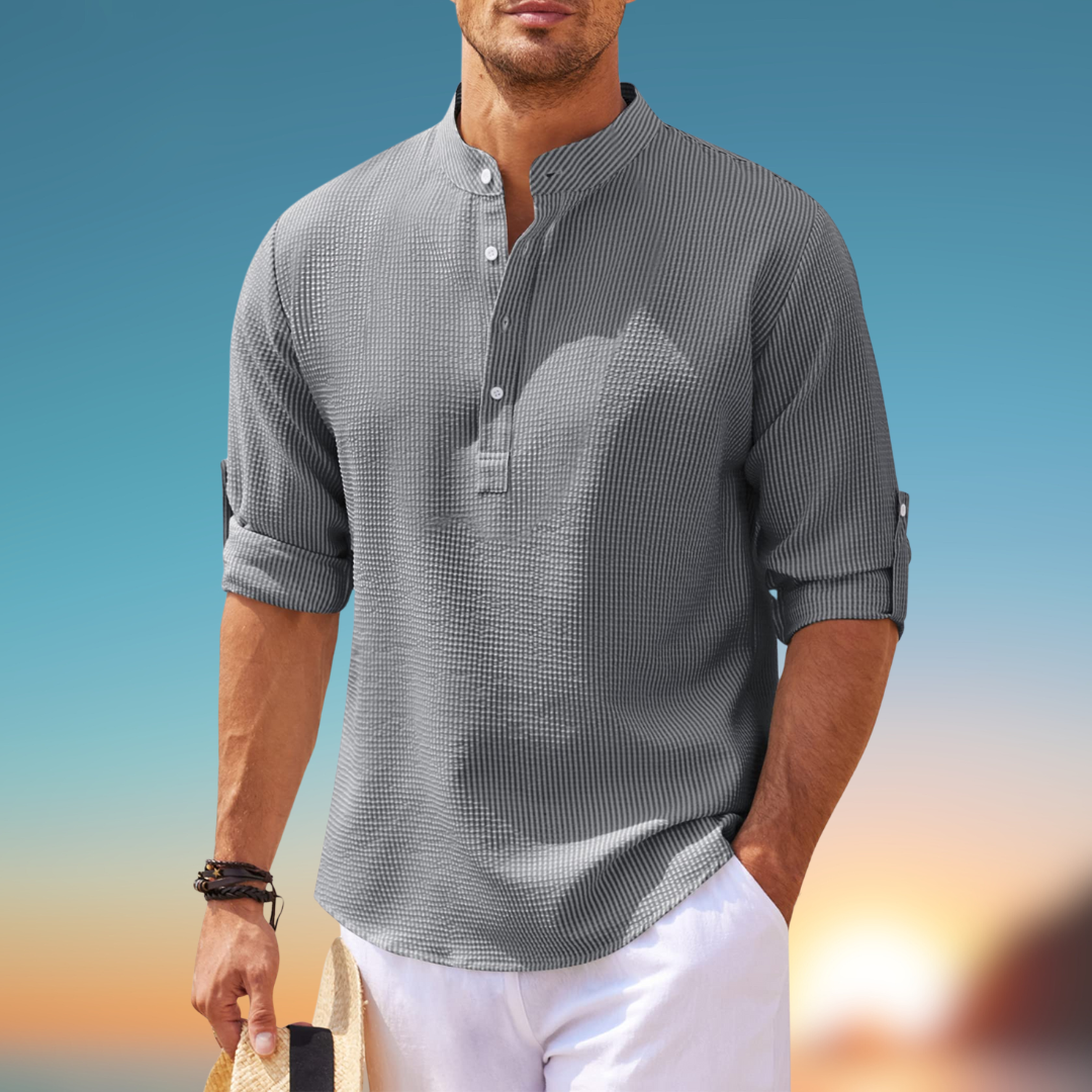 Men's casual elegant shirt with breathable fabric and versatile design, ideal for summer days and semi-formal occasions.






