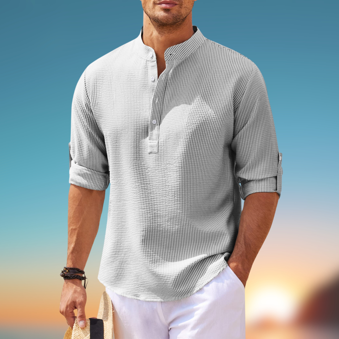 Men's casual elegant shirt with breathable fabric and versatile design, ideal for summer days and semi-formal occasions.






