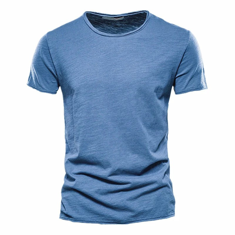 Men's casual summer t-shirt, lightweight and breathable, perfect for warm days and relaxed style.






