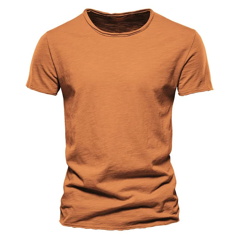 Men's casual summer t-shirt, lightweight and breathable, perfect for warm days and relaxed style.






