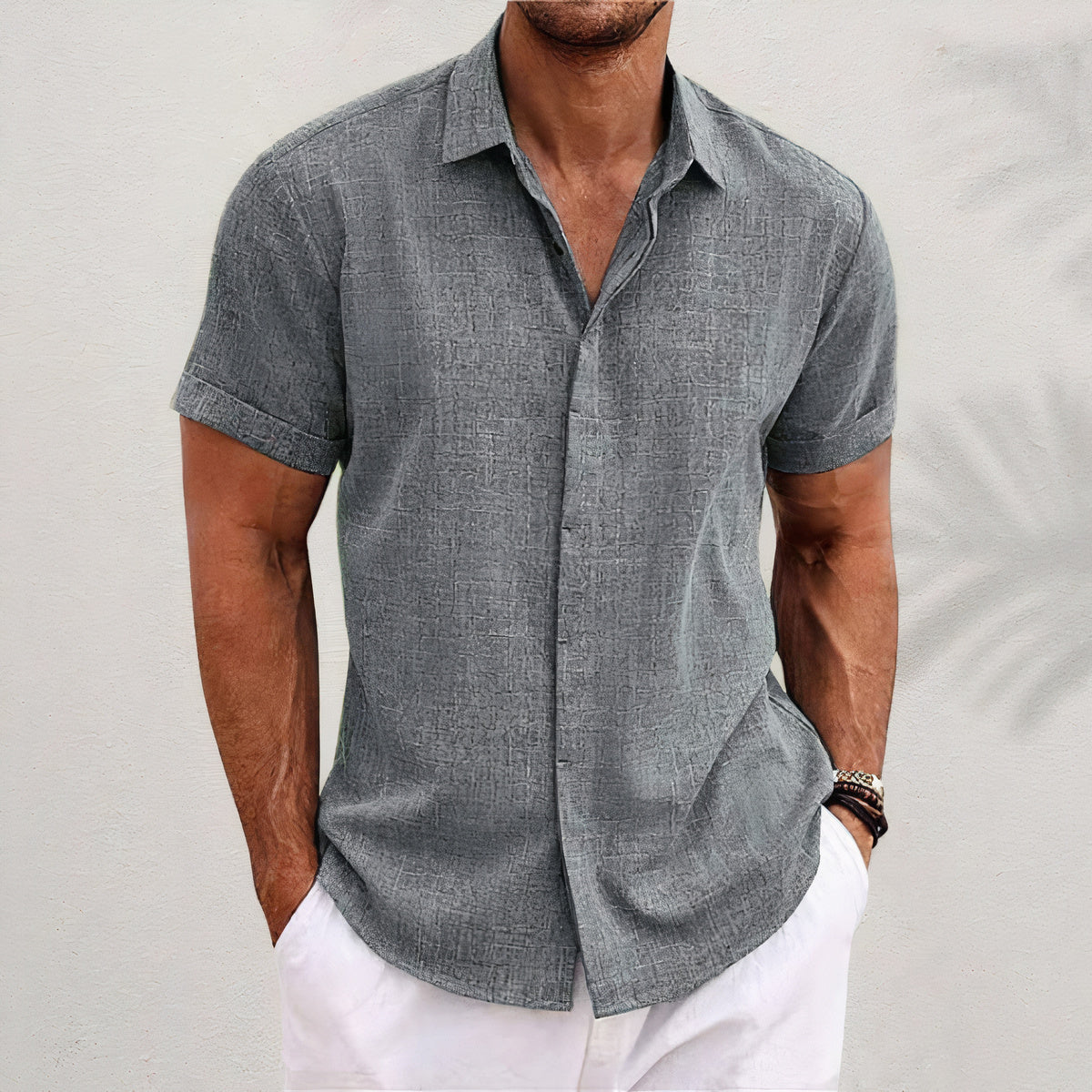 Men's comfy short sleeve shirt with a relaxed fit, ideal for summer days and casual outings.






