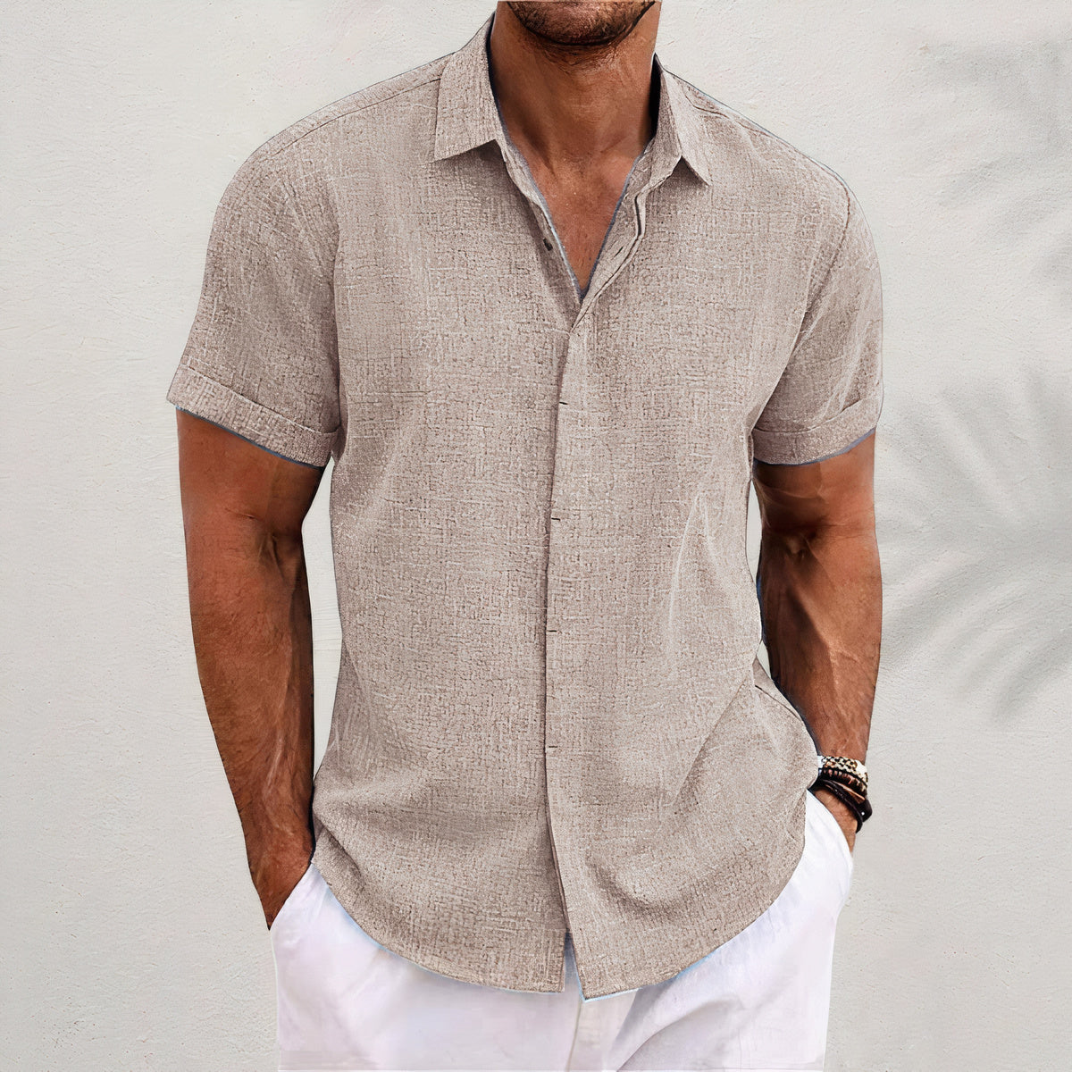 Men's comfy short sleeve shirt with a relaxed fit, ideal for summer days and casual outings.






