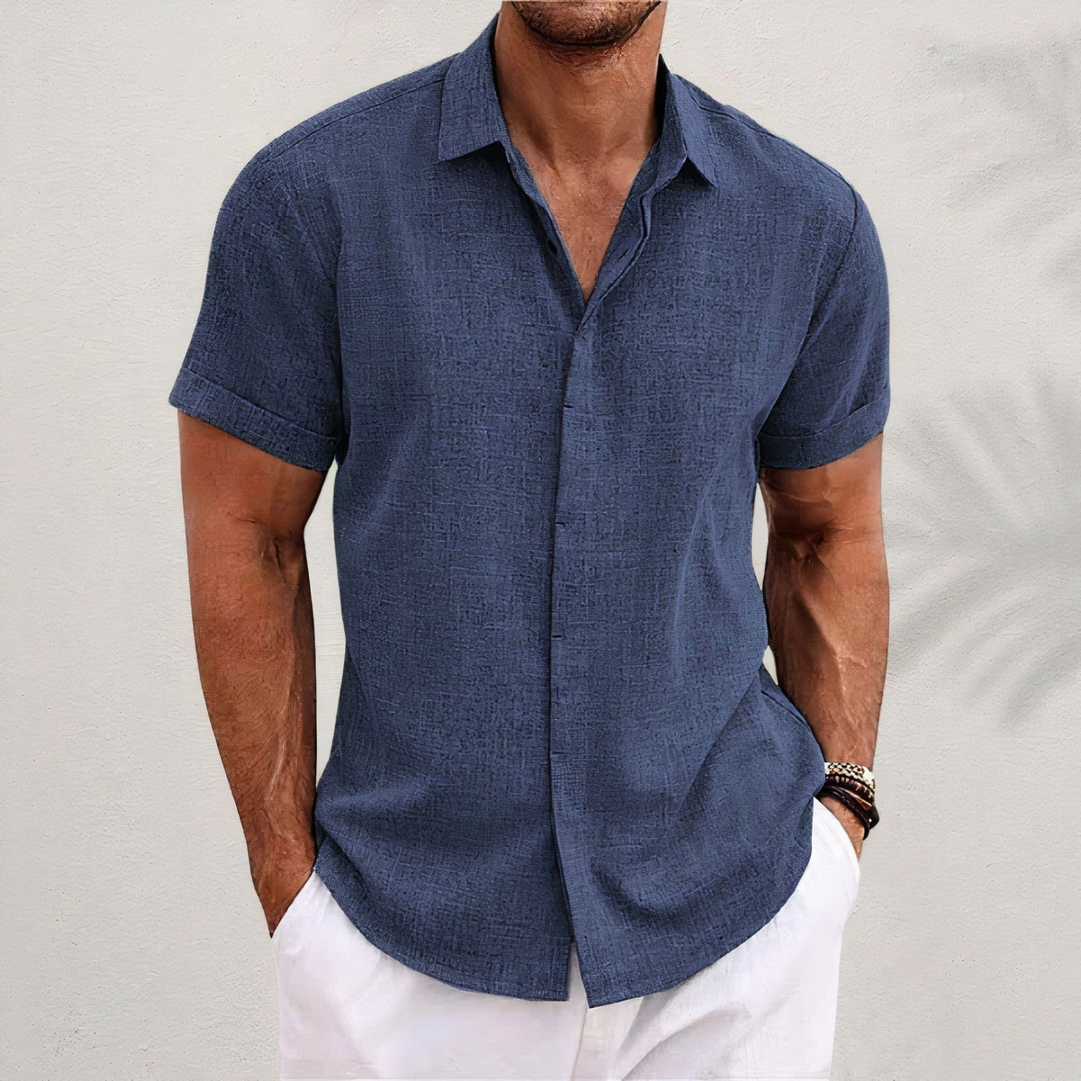 Men's comfy short sleeve shirt with a relaxed fit, ideal for summer days and casual outings.






