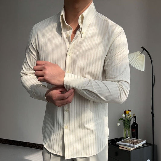 Men's elegant long-sleeve shirt with breathable fabric, versatile fit, and sophisticated design, ideal for professional or casual summer wear.






