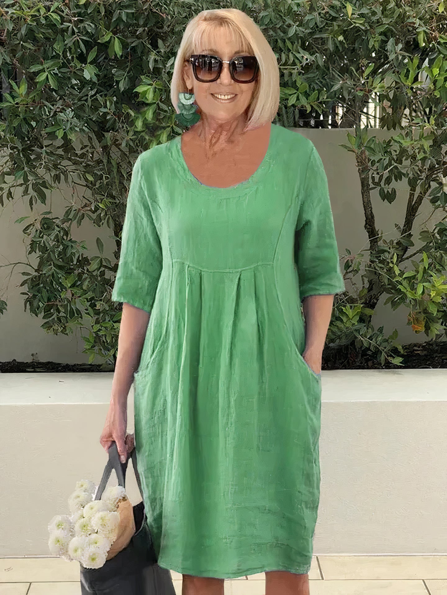 Elegant oversized cotton dress with pockets, perfect for summer days and effortless style.






