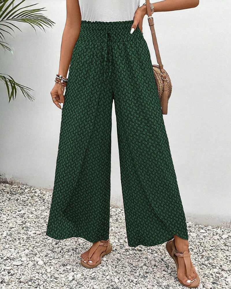 Stylish wide-leg summer trousers for women, offering comfort, breathability, and a flattering fit for warm weather.