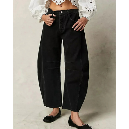 Wide Leg Women's Comfort Jeans with breathable fabric and high-rise waist, ideal for summer days and versatile styling.






