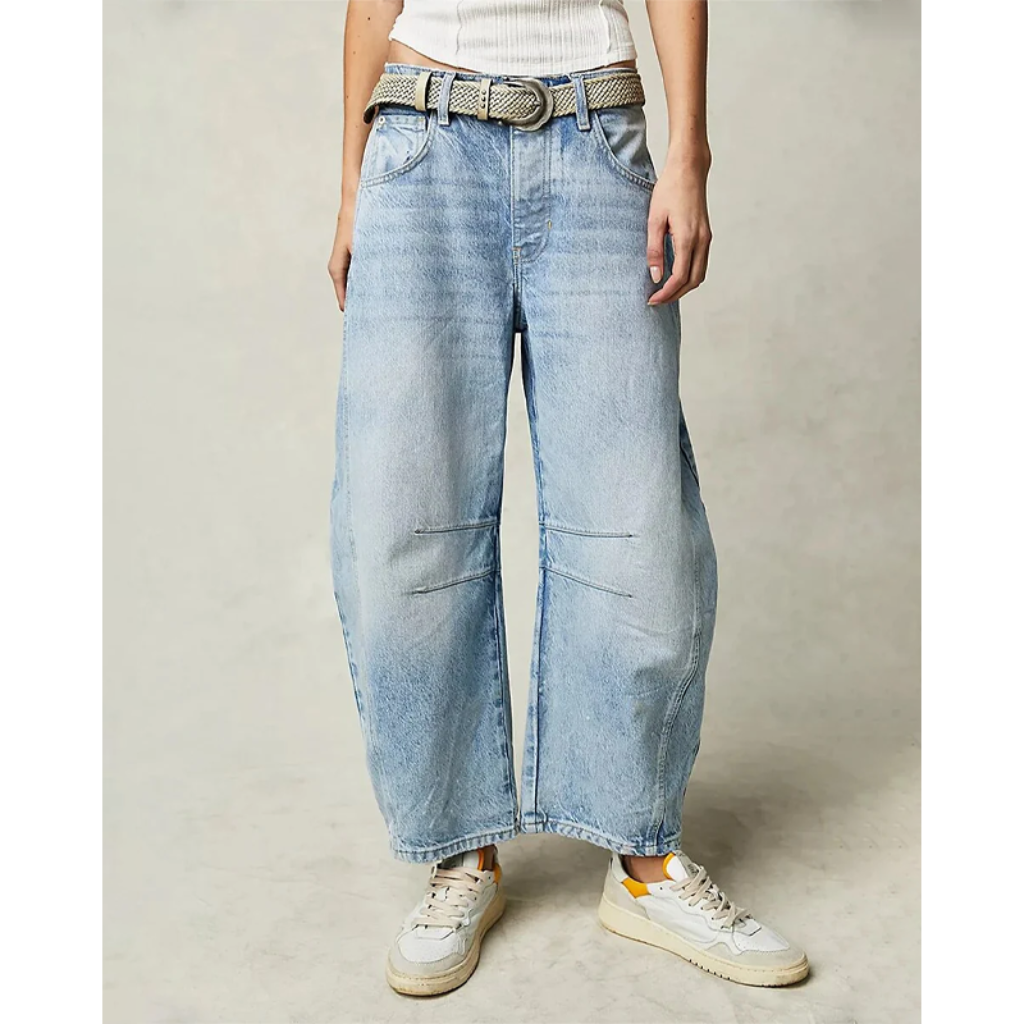 Wide Leg Women's Comfort Jeans with breathable fabric and high-rise waist, ideal for summer days and versatile styling.






