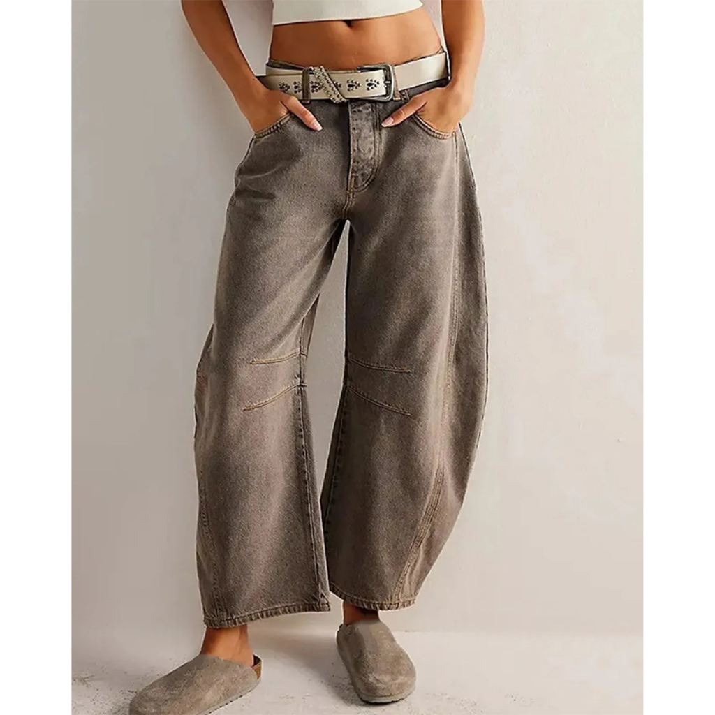 Wide Leg Women's Comfort Jeans with breathable fabric and high-rise waist, ideal for summer days and versatile styling.






