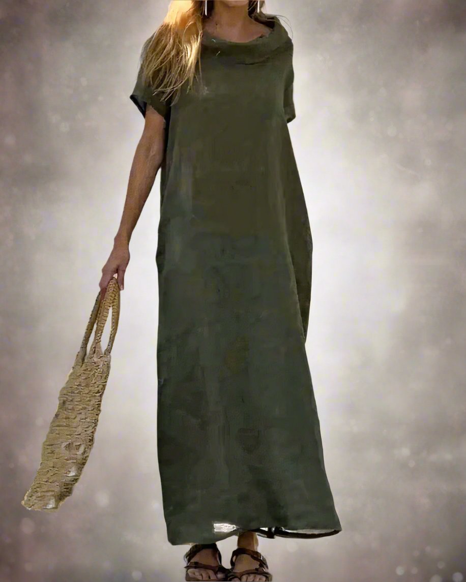 Women's casual long dress with a flowy silhouette and breathable fabric, perfect for summer days and relaxed elegance.






