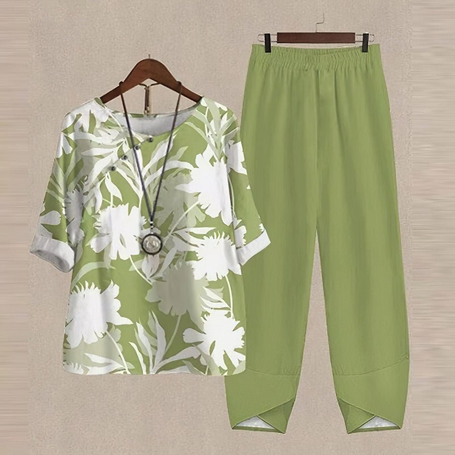 Women's casual set for summer, ideal for warm days, featuring a comfortable fit, breathable material, and trendy design.






