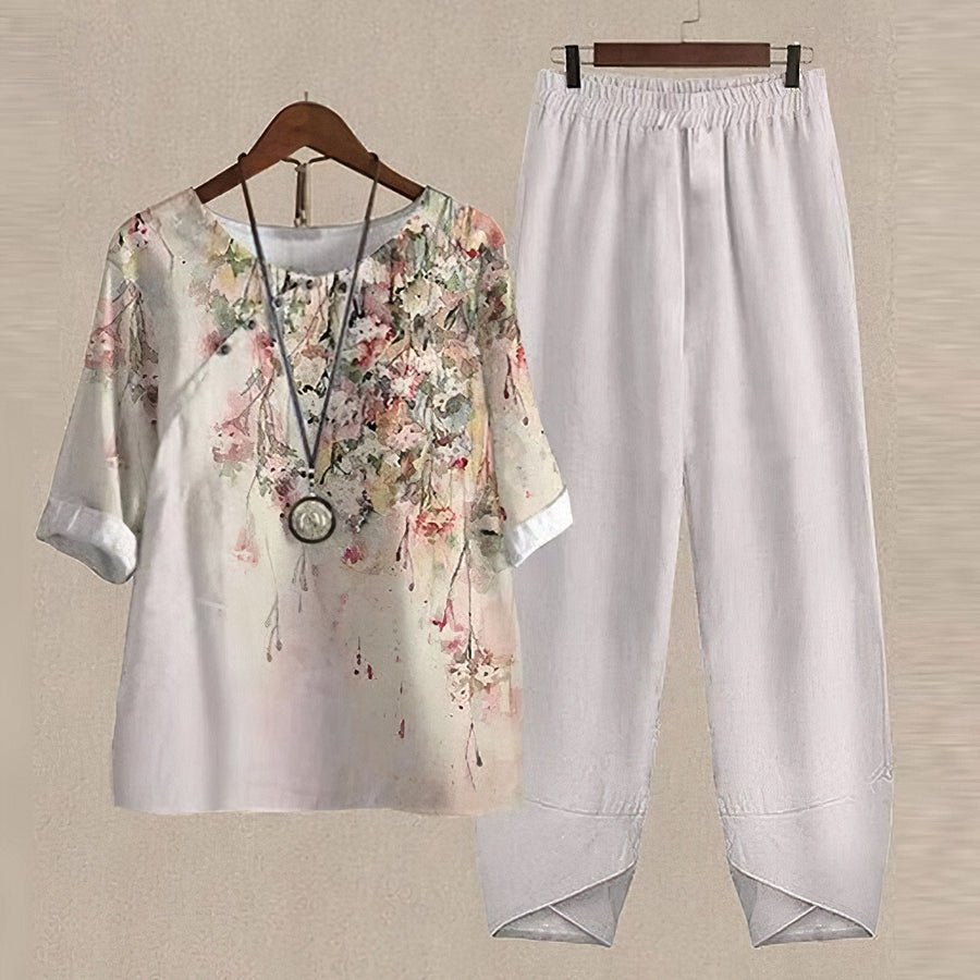 Women's casual set for summer, ideal for warm days, featuring a comfortable fit, breathable material, and trendy design.






