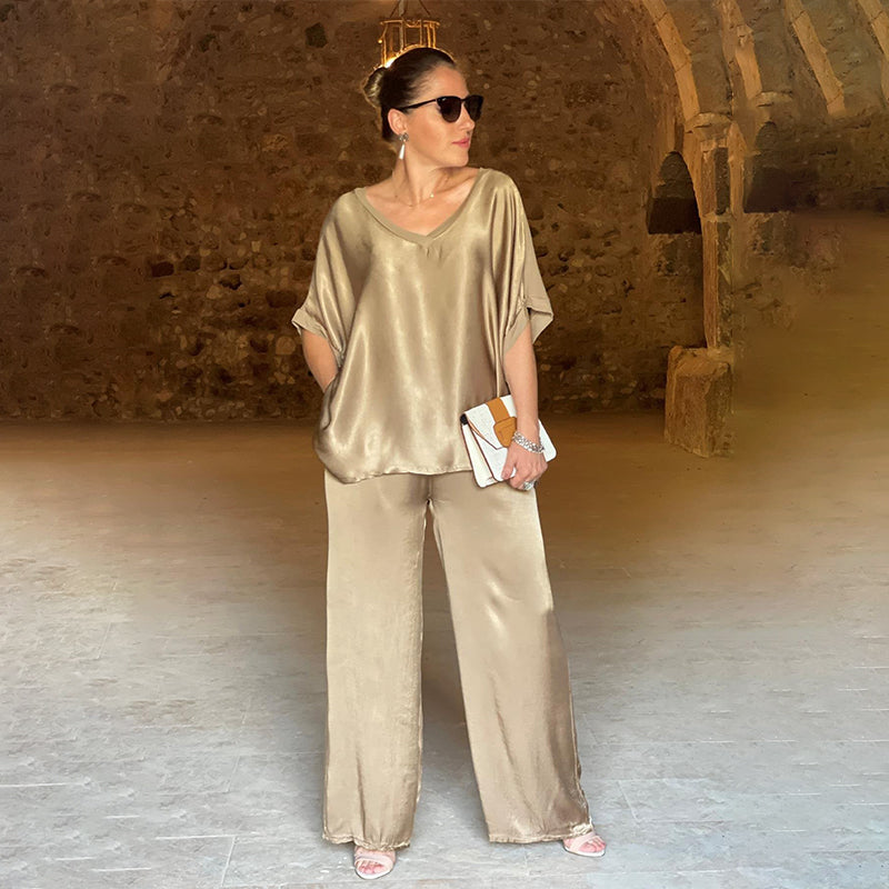 Women's casual shirt and pants elegant set, featuring lightweight, breathable fabric and a versatile design perfect for summer days.






