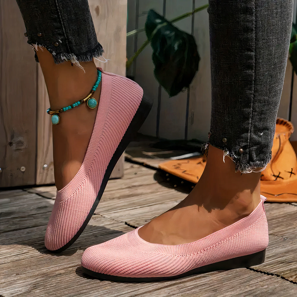 Women's casual simple sandals with a lightweight design, non-slip sole, and breathable materials, perfect for summer days.