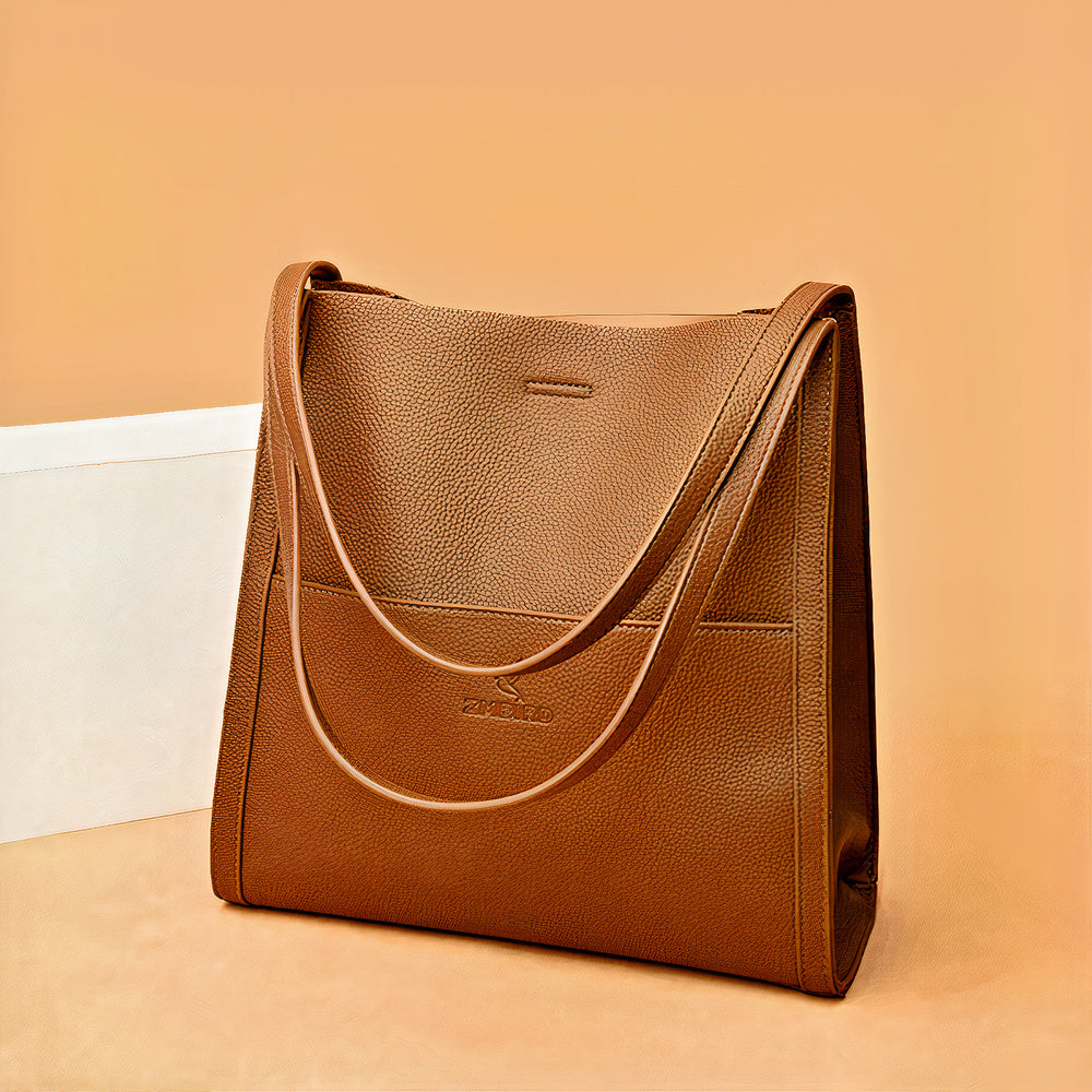  A stylish and elegant women's chic shoulder bag with a sleek design, perfect for casual and formal occasions.