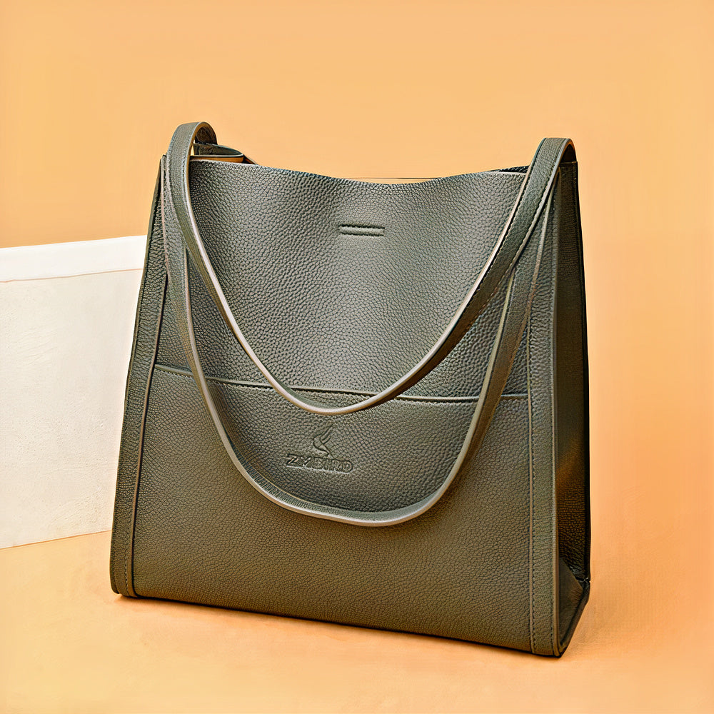  A stylish and elegant women's chic shoulder bag with a sleek design, perfect for casual and formal occasions.