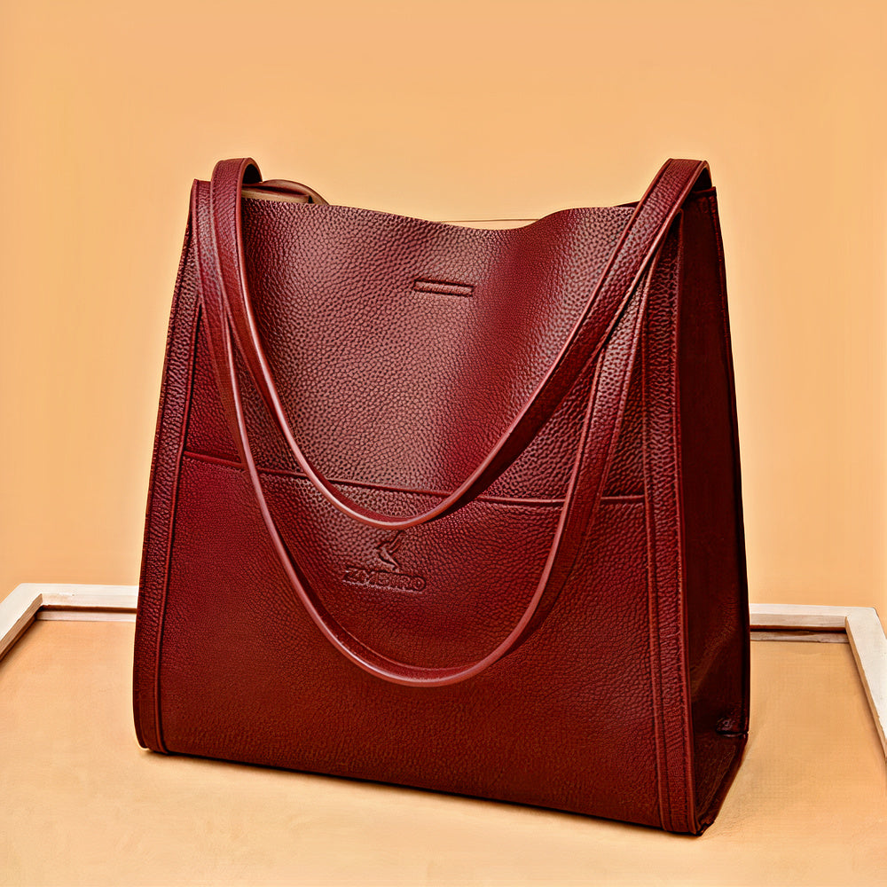  A stylish and elegant women's chic shoulder bag with a sleek design, perfect for casual and formal occasions.