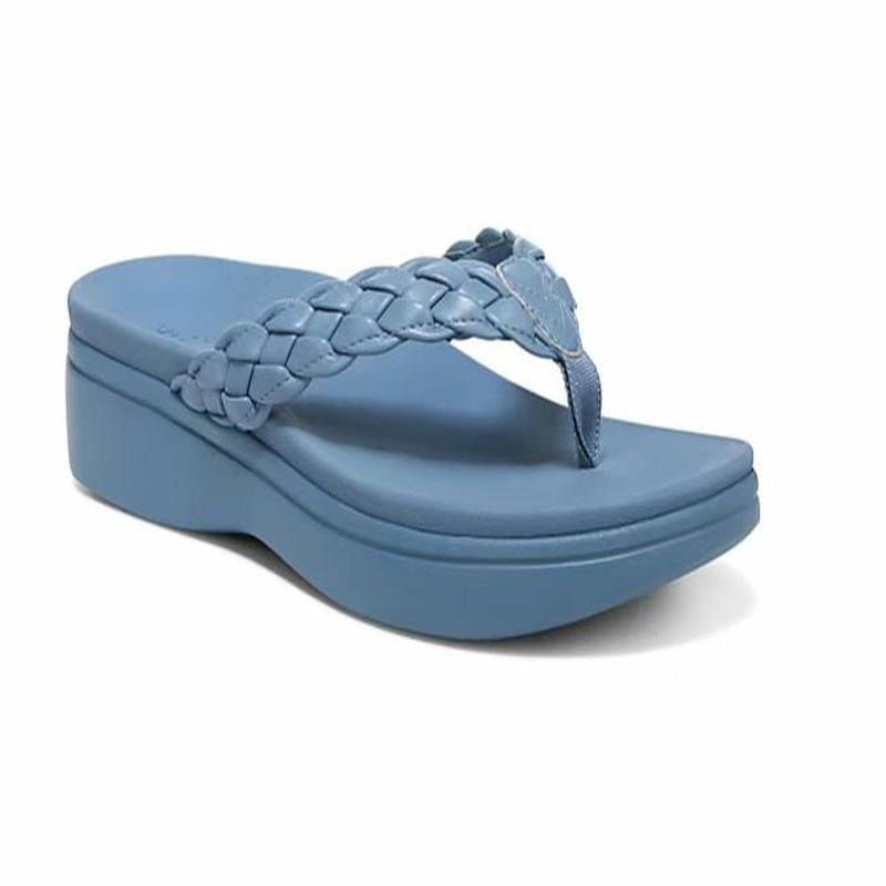 Women's comfortable beach sandals with cushioned footbed, lightweight design, and non-slip sole, perfect for summer days and beach outings.






