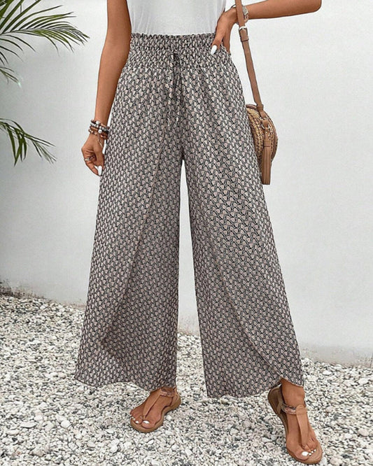 Comfortable and stylish summer trousers for women, perfect for warm weather, offering lightweight comfort and a relaxed fit.