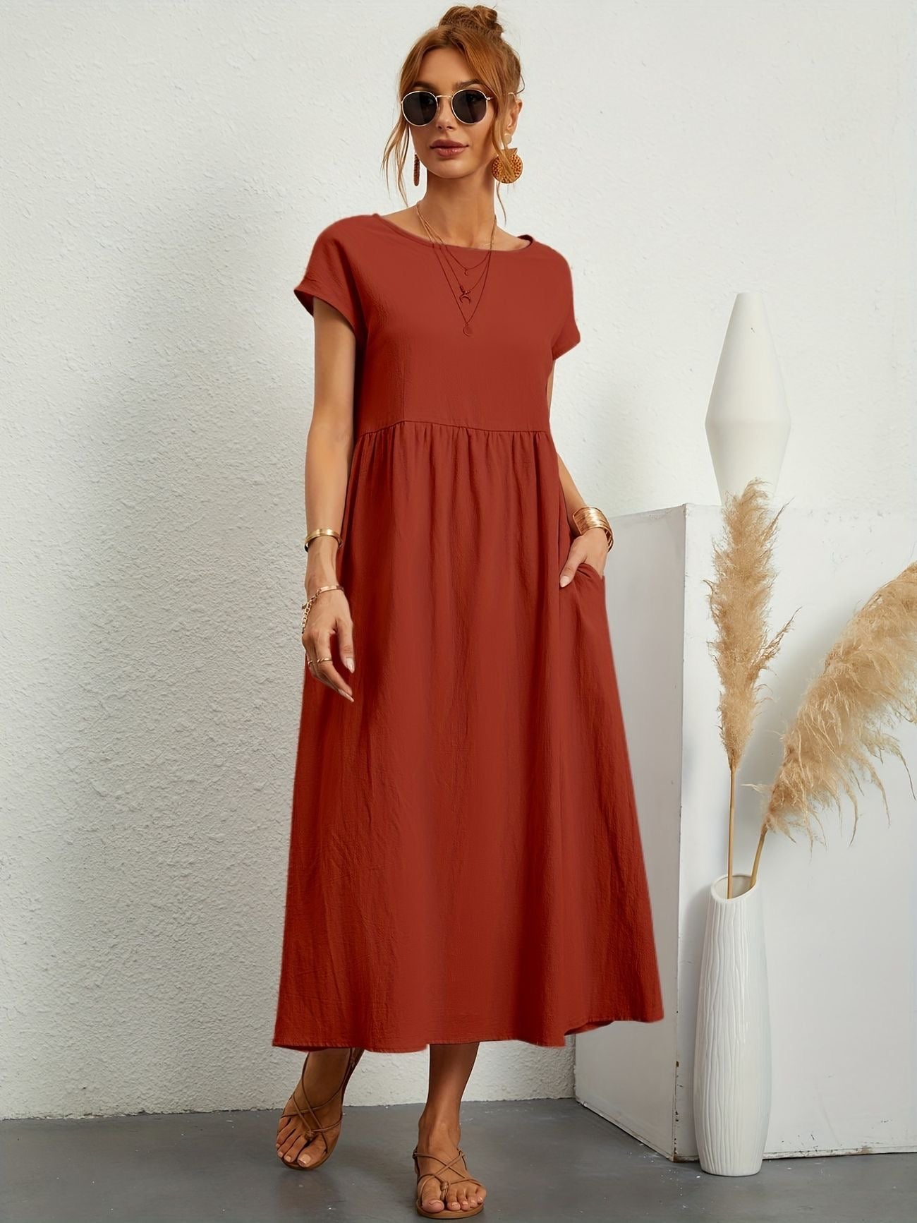 Women's elegant linen dress, ideal for stylish summer days.






