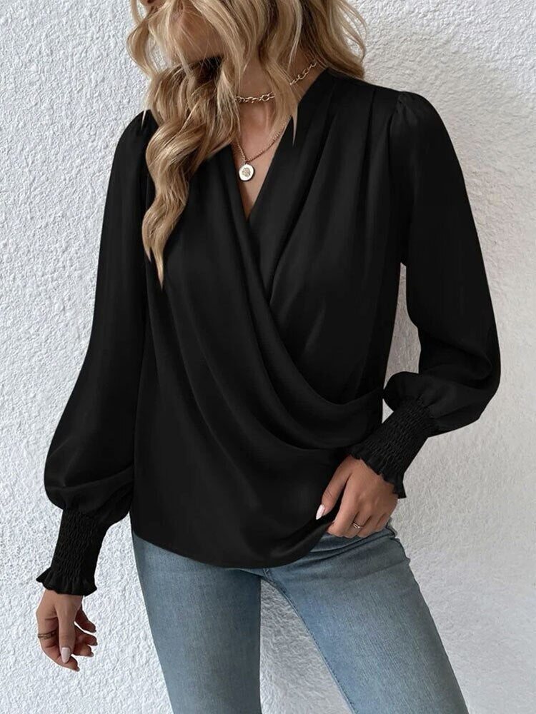 Women's elegant long sleeves shirt with a timeless design, breathable fabric, and versatile style, ideal for summer days.






