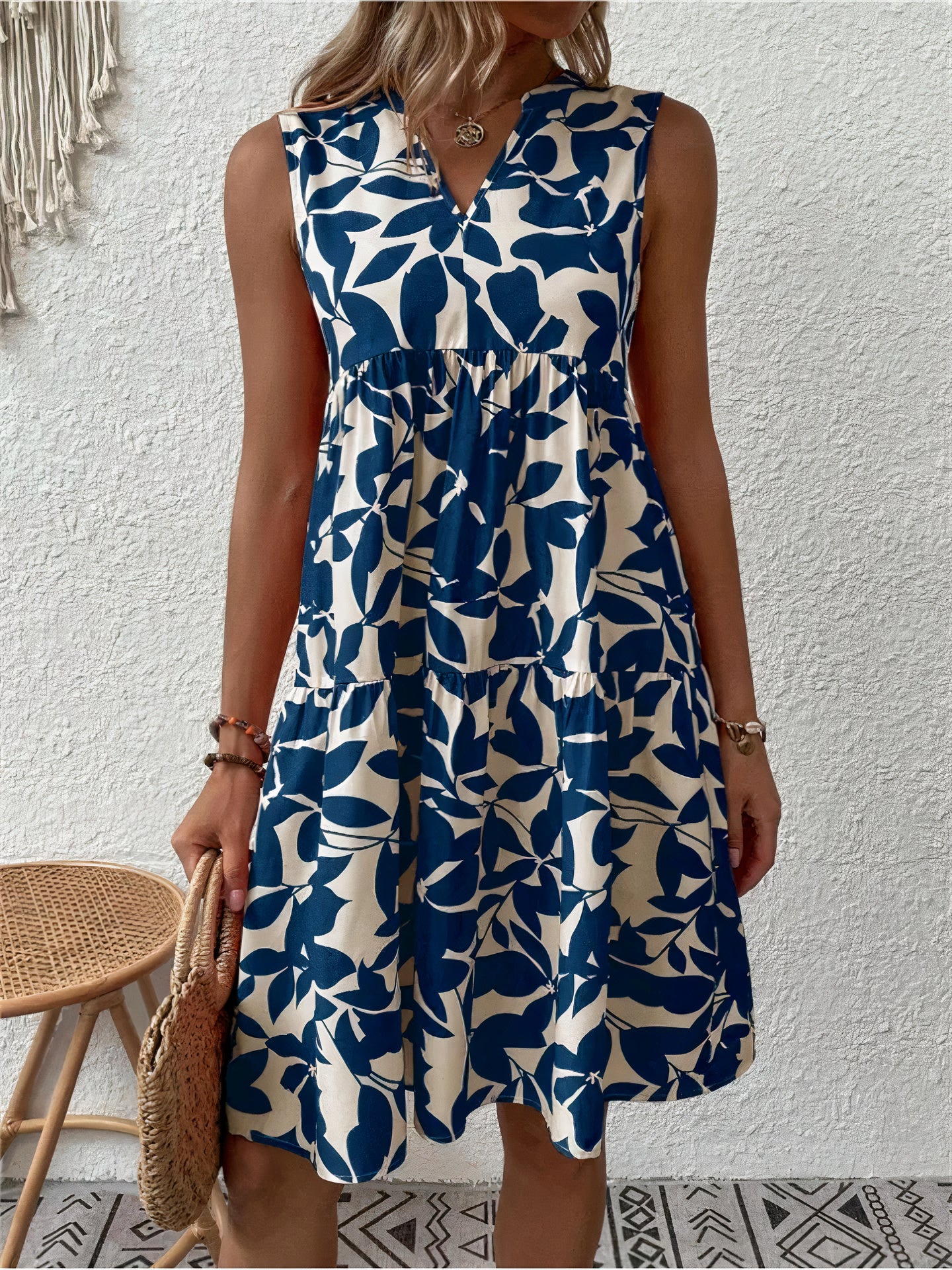 Elegant summer dress for women, perfect for warm weather and stylish occasions.