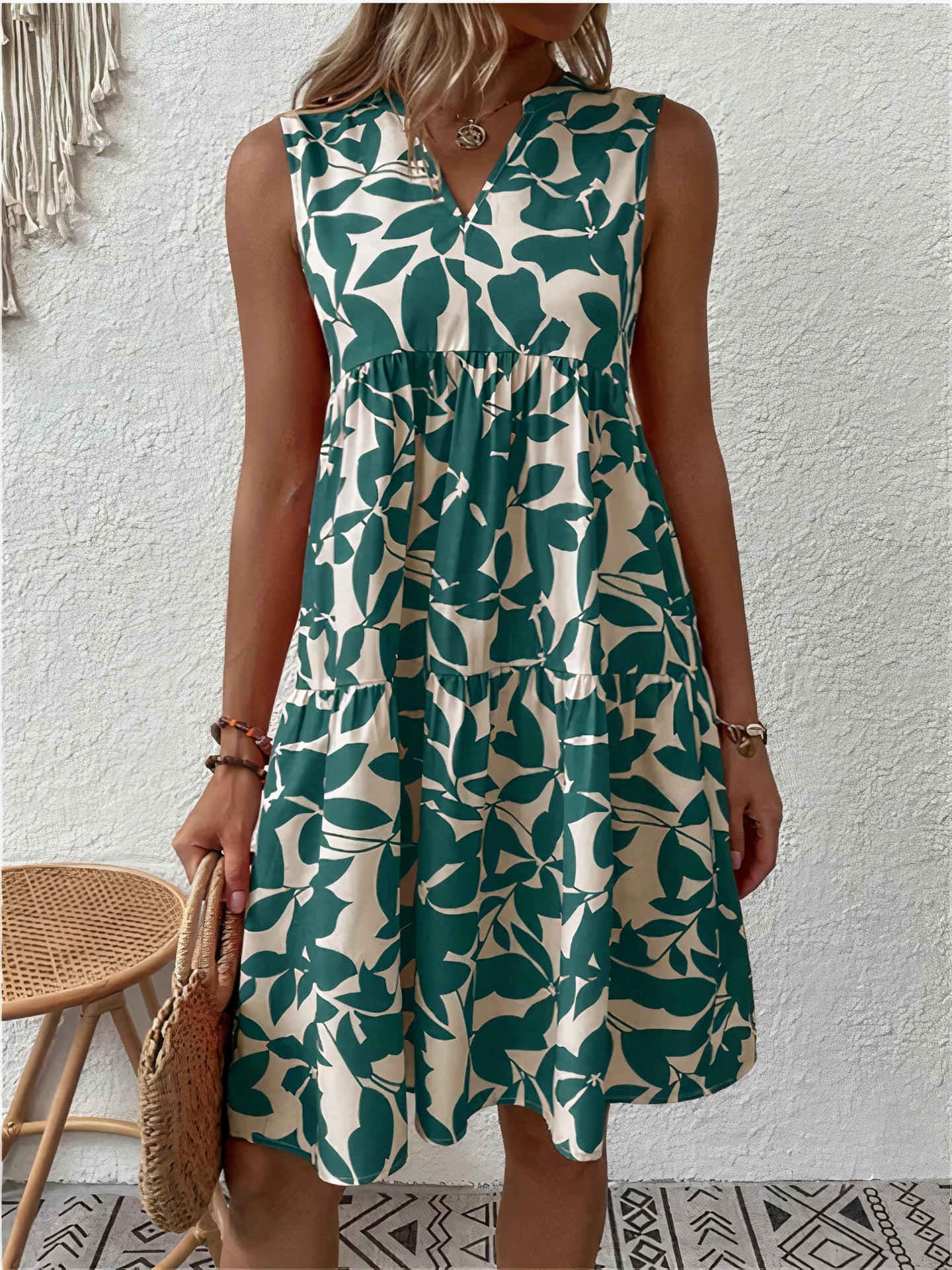 Elegant summer dress for women, perfect for warm weather and stylish occasions.