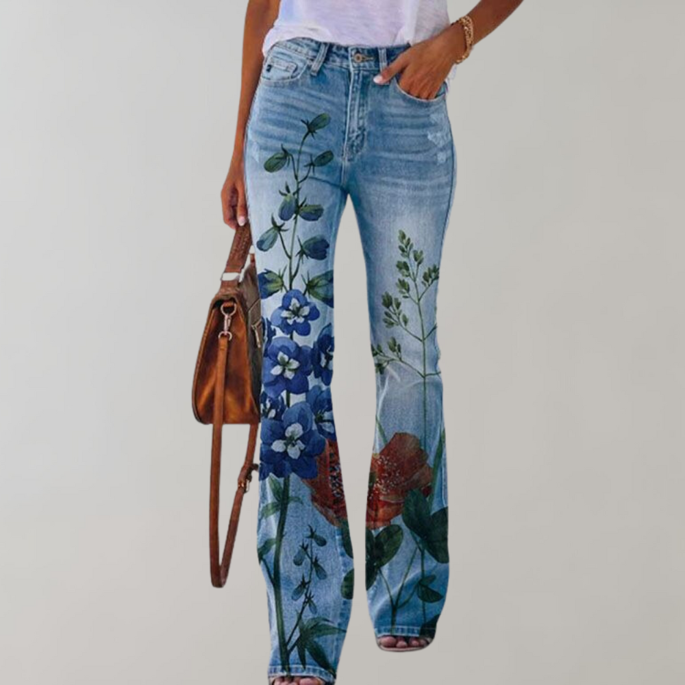  Women's flared trousers with a high-waist fit and lightweight, breathable fabric, perfect for versatile summer styling.






