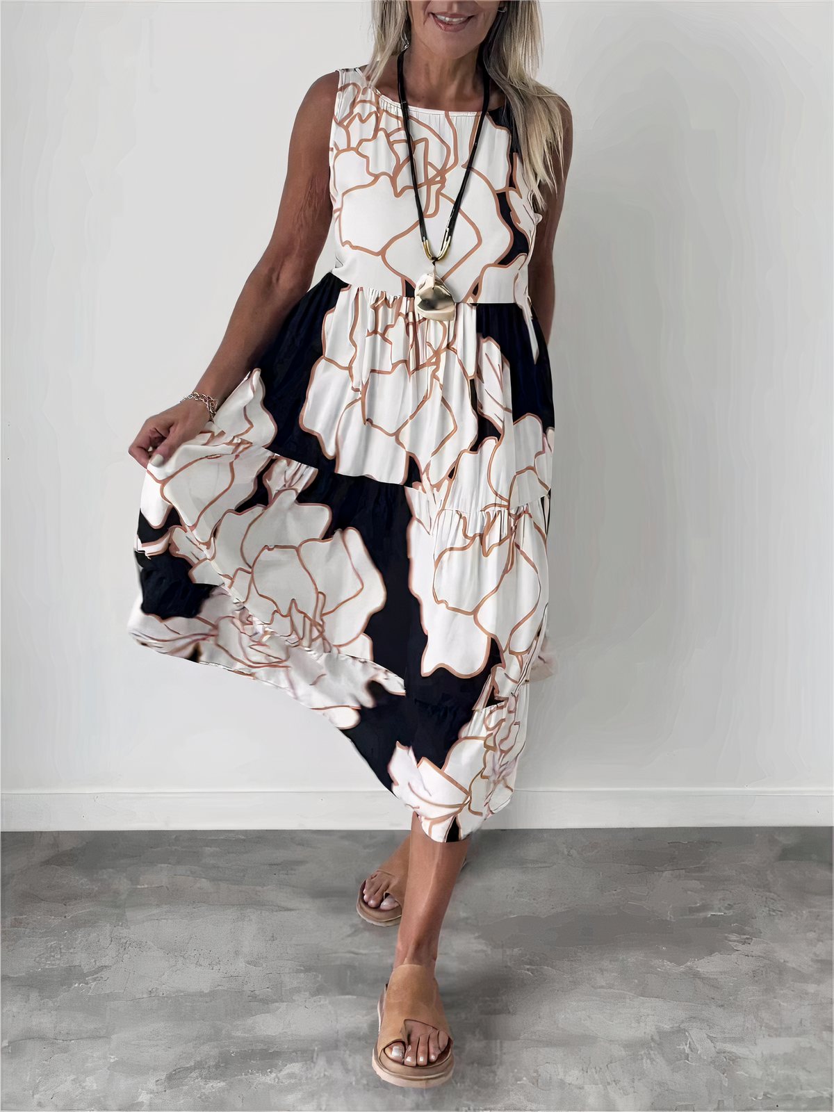 Women’s floral long dress with a flowing design and delicate floral patterns, ideal for summer days and elegant occasions.