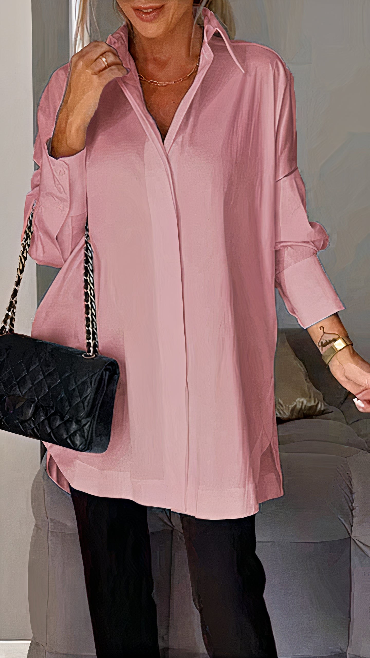 Elegant and comfortable women's sophisticated shirt, ideal for summer and versatile wear.






