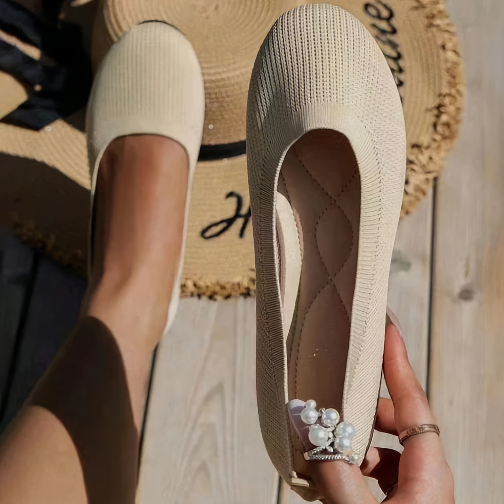 Stylish and lightweight summer shoes for women with breathable design and supportive sole, perfect for sunny days and casual outings.